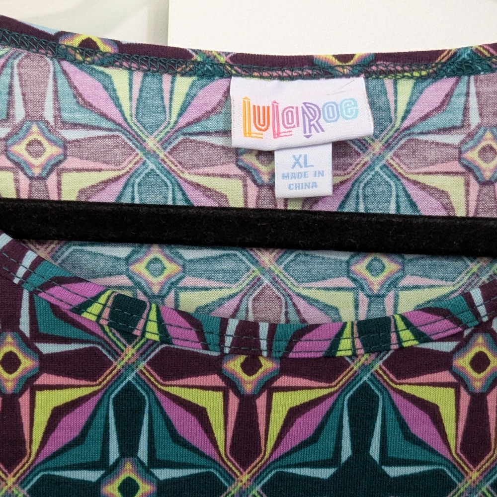 Geometric Patterned Women's Top - image 2